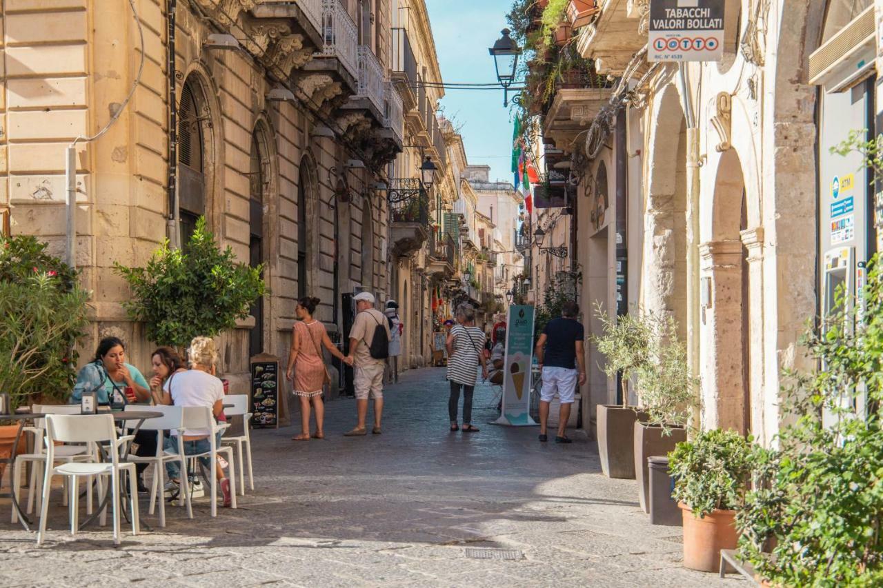 Darsena Apartments By Wonderful Italy Сиракузы Экстерьер фото