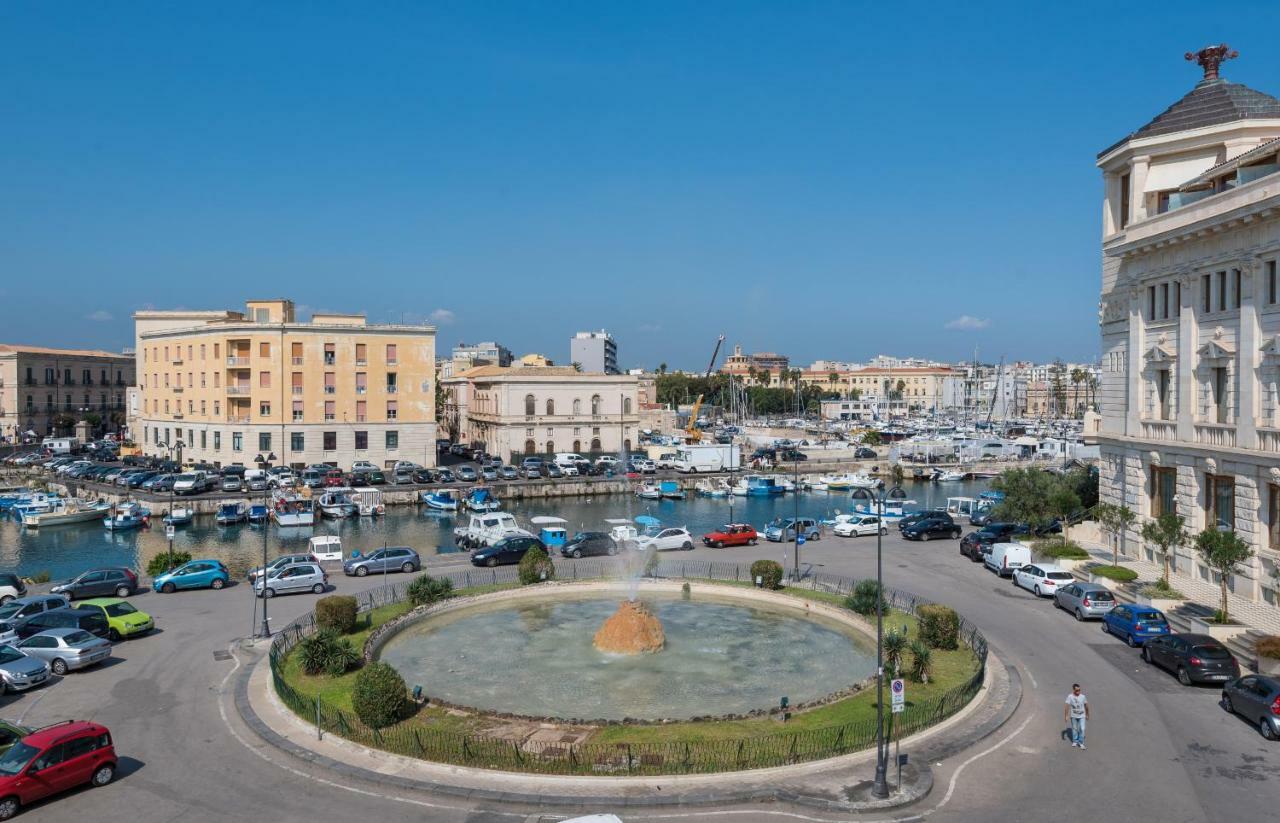 Darsena Apartments By Wonderful Italy Сиракузы Экстерьер фото